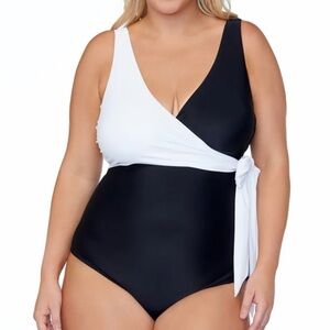 Raisins Curve Women's Black White Colorblock One Piece Swimsuit